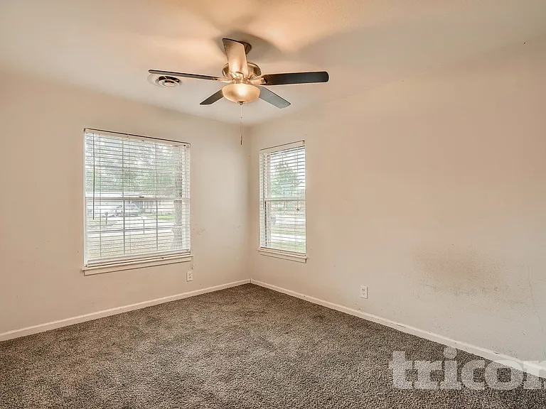 209 Scott Ave — Photo 9