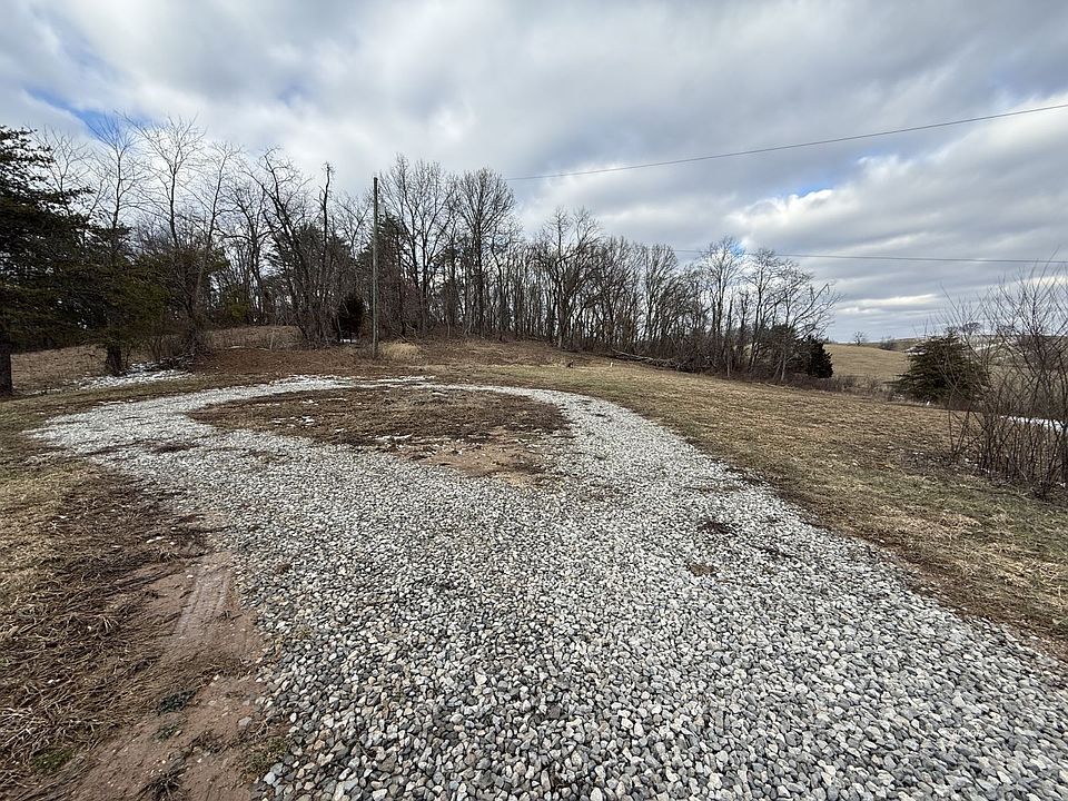 2nd image of 1862 Duly Rd