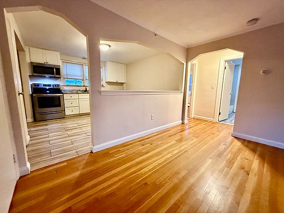 5th image of 4833 Washington St #2