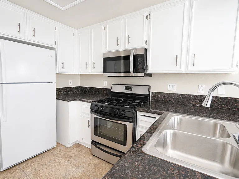 1112 S Cypress Ave #48 — Photo 2
