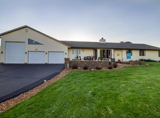 86 Holiday Dr, Somonauk, IL 60552