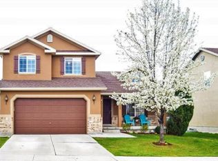 422 E Apple Grove Ln, Pleasant Grove, UT 84062