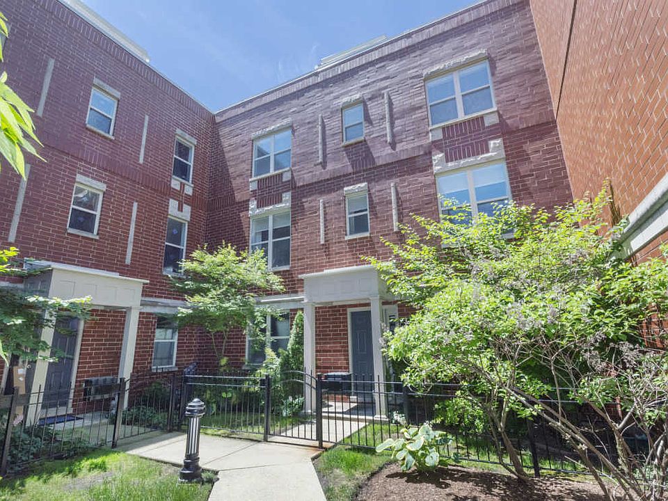 1st image of 4646 N Greenview Ave Unit 18