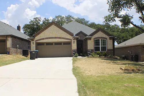 3812 Oak St Photo 1