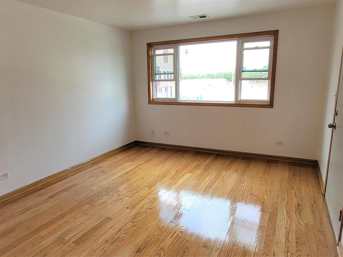 Building Photo - 2979 S Archer Ave #2