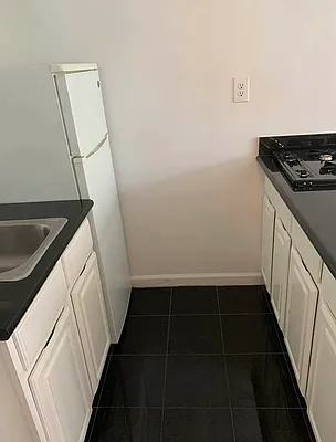 Rented by Salon Realty Corp | media 7