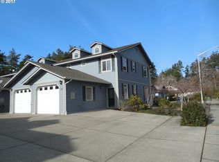 955 Jasper Ln, Florence, OR 97439