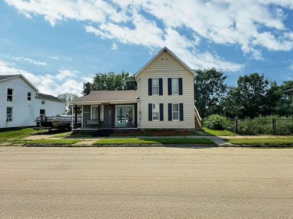 706 Pearl St, Sabula, IA 52070