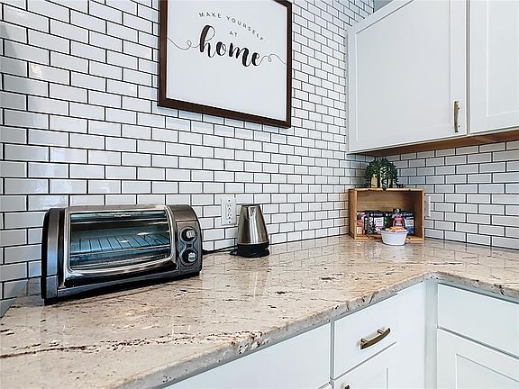 5th image of 2535 Renshaw St