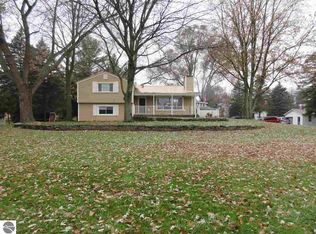 5201 N Luce Rd, Alma, MI 48801