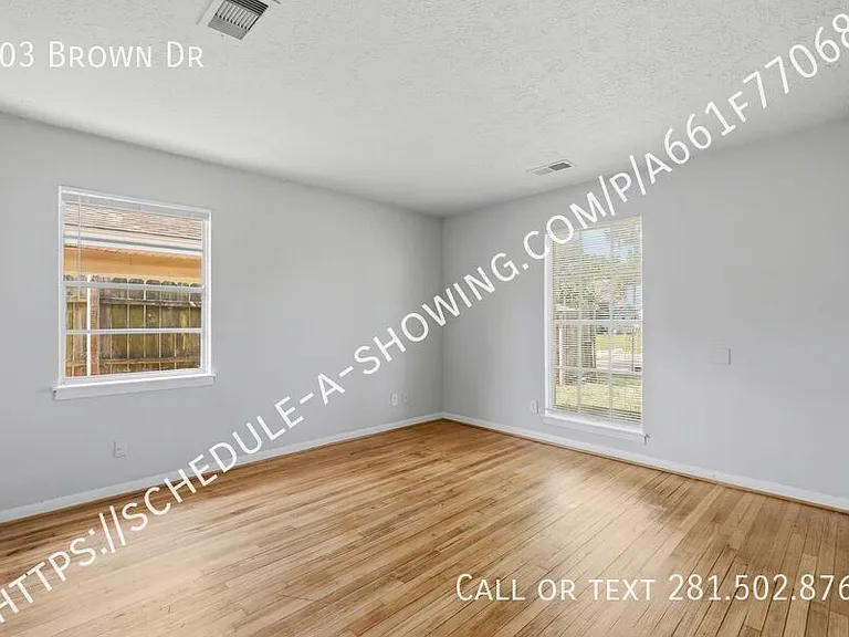 303 Brown Dr — Photo 4