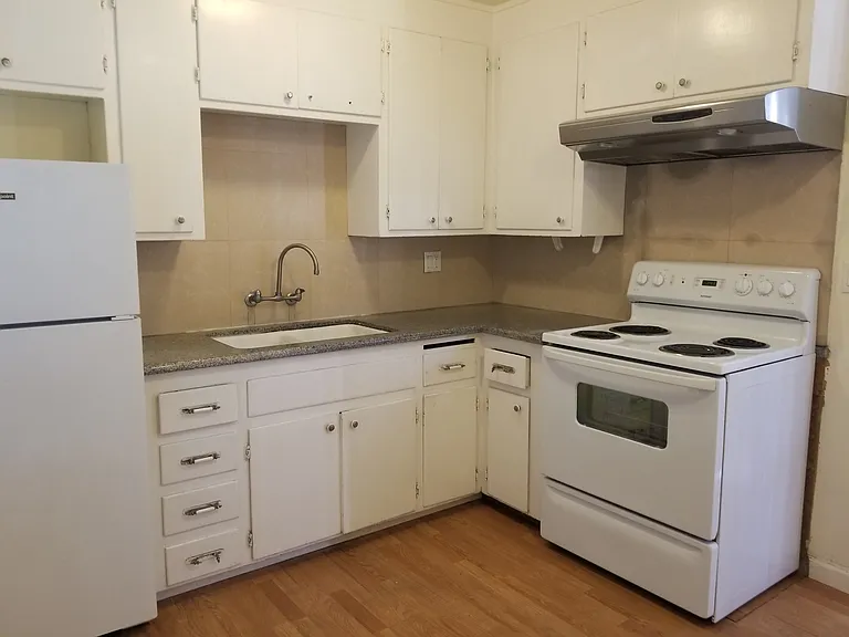 551 Northlake Dr #1 — Photo 4