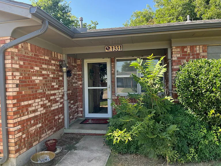 1331 W Hayes St — Photo 3