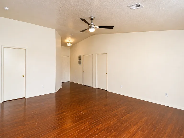 6146 E 41st Pl — Photo 2