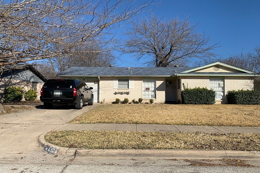 1st image of 925 Shorehaven Dr