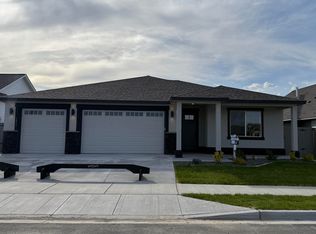 2877 Avrio Ave, Richland, WA