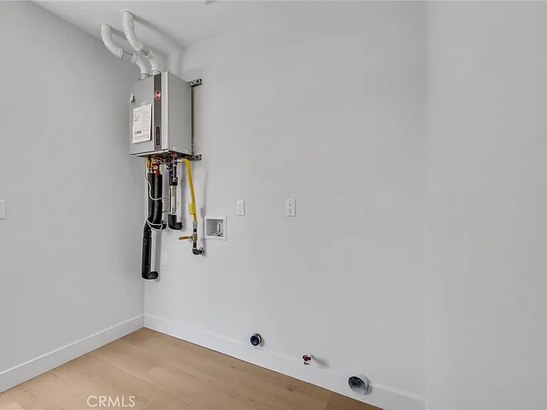 2305 Sesmas St — Photo 37