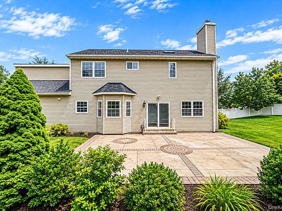 3rd image of 18 Woodridge Lane