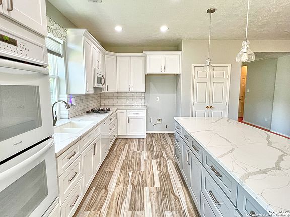 5th image of 318 High Meadows Dr