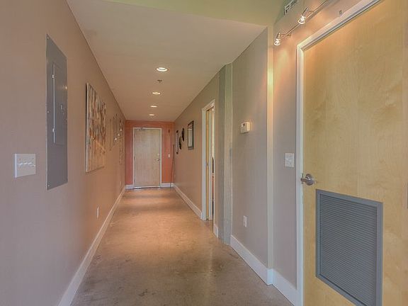 3rd image of 2120 Wyandotte St APT 14