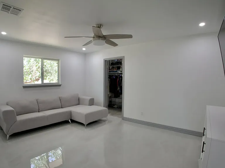 10100 Woodway Dr — Photo 12