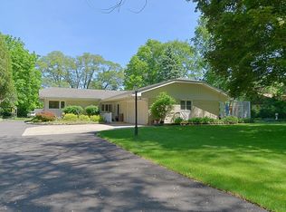 302 Oak Crest Rd, Cary, IL 60013