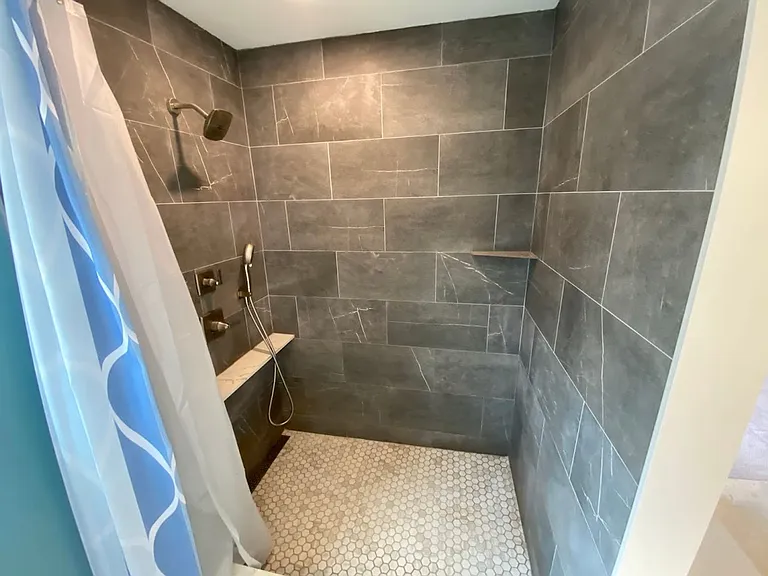 2545 Winsford Ln — Photo 18