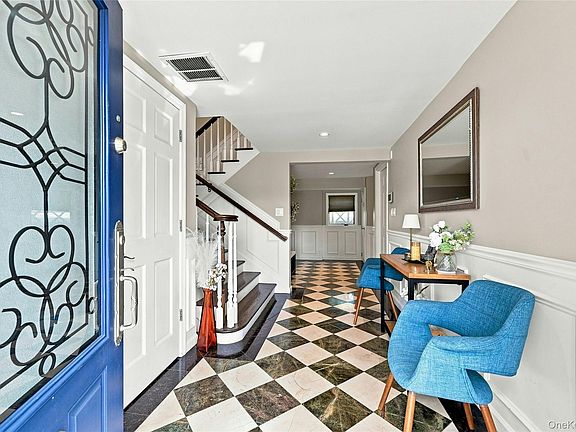 4th image of 2 Peppermill Road