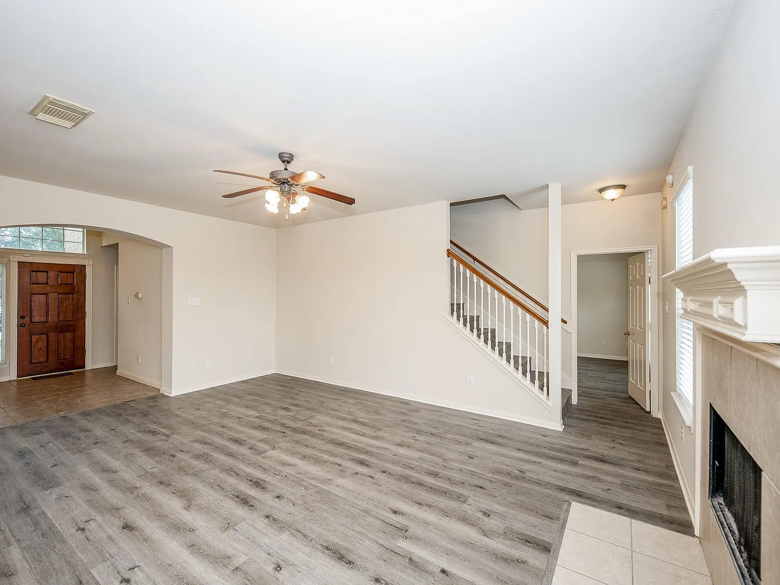 4 bed, 2.5 bath, 2316 sqft, $2,250 — Photo 2