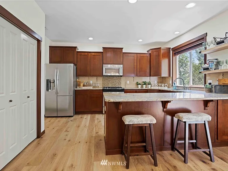 412 171st St SE — Photo 3
