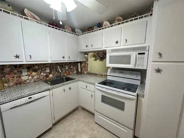 3180 Holiday Springs Boulevard #107, Pompano Beach, FL 33063