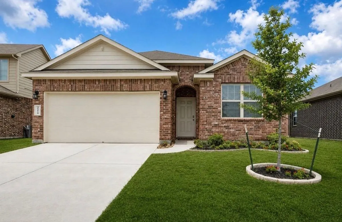3 bed, 2.0 bath, 1659 sqft, $2,100 — Photo 1