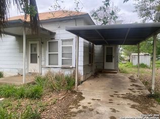 1107 Palm St, Jourdanton, TX 78026