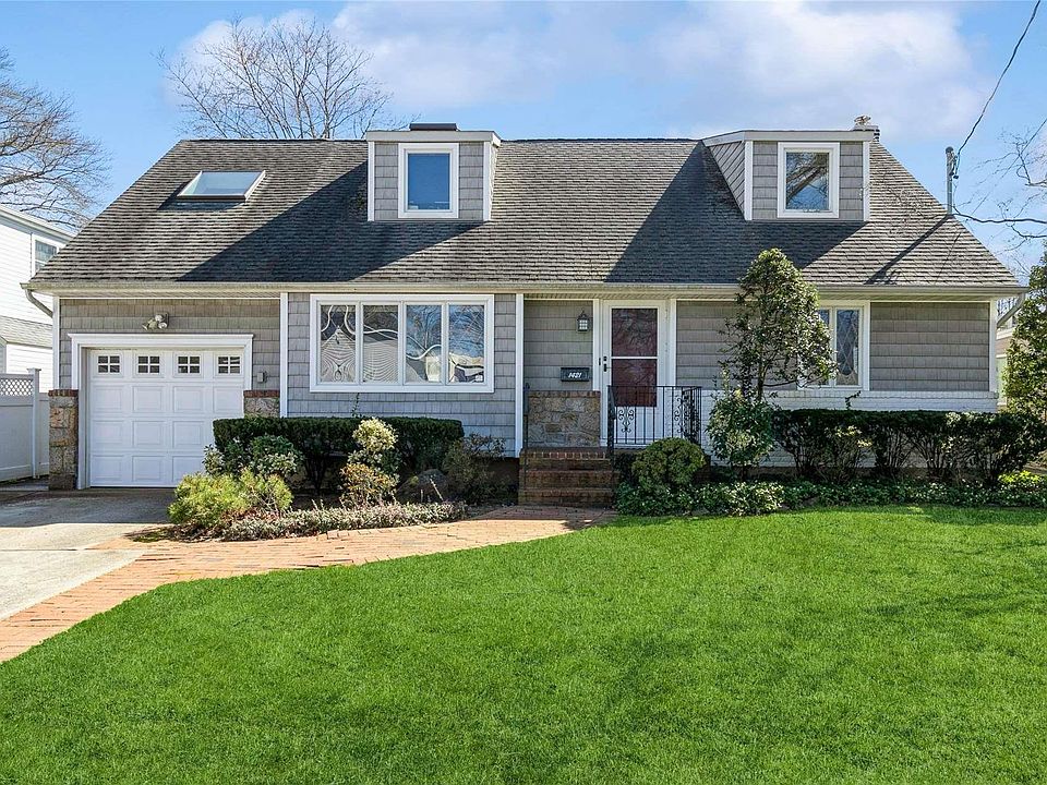 1st image of 1421 Briard Street