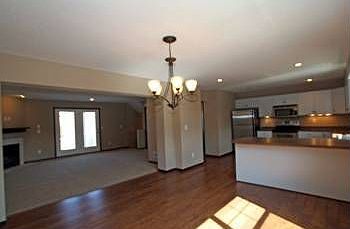 4th image of 572 Stonewood Way