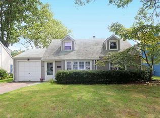 2002 Earl Dr, Merrick, NY 11566
