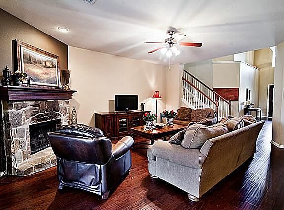 5th image of 1926 Highland Oaks Dr