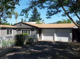 1138 NE 9th St, Grants Pass, OR 97526