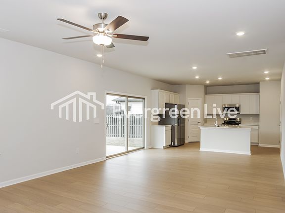 3rd image of 226 Exeter St