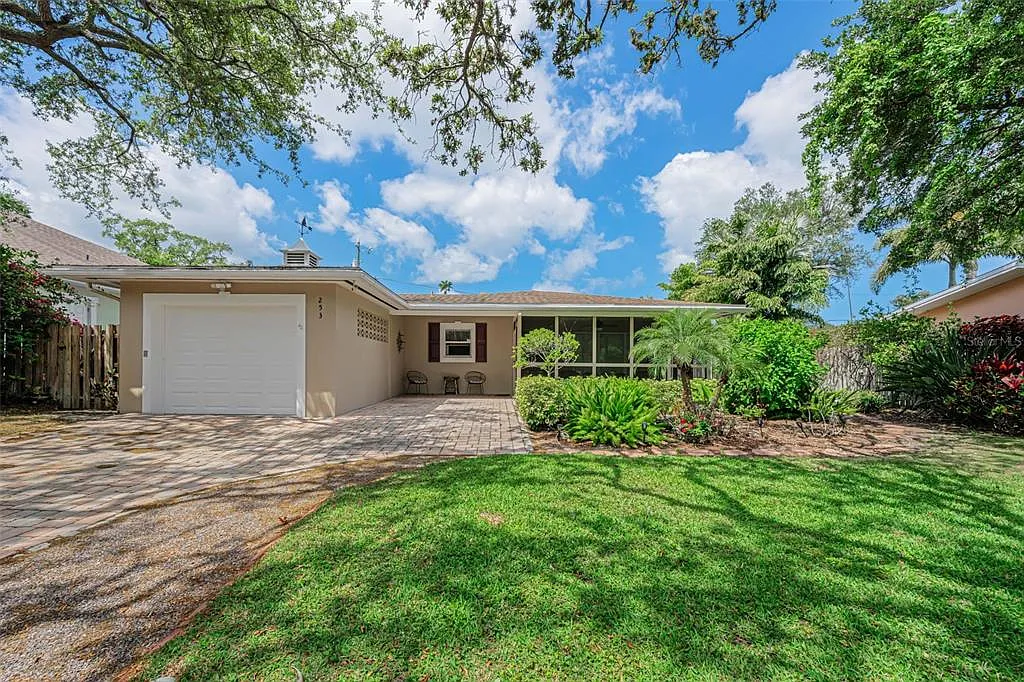3 bed, 2.0 bath, 1500 sqft, $3,600 — Photo 3