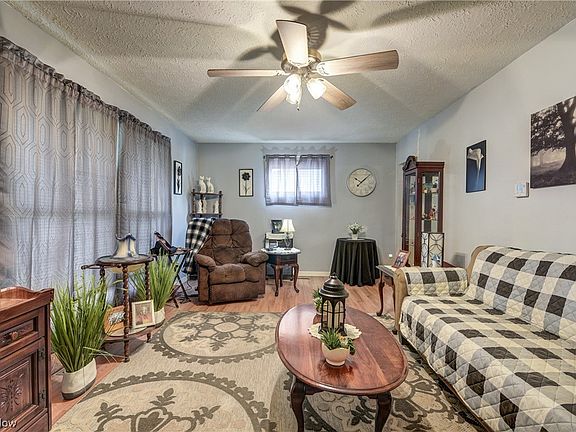 4th image of 4215 Palm Ave