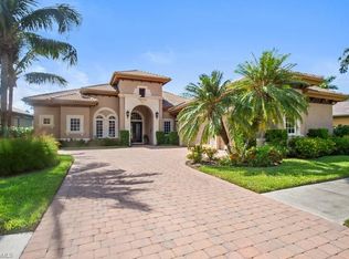 8975 Shenendoah Cir, Naples, FL 34113