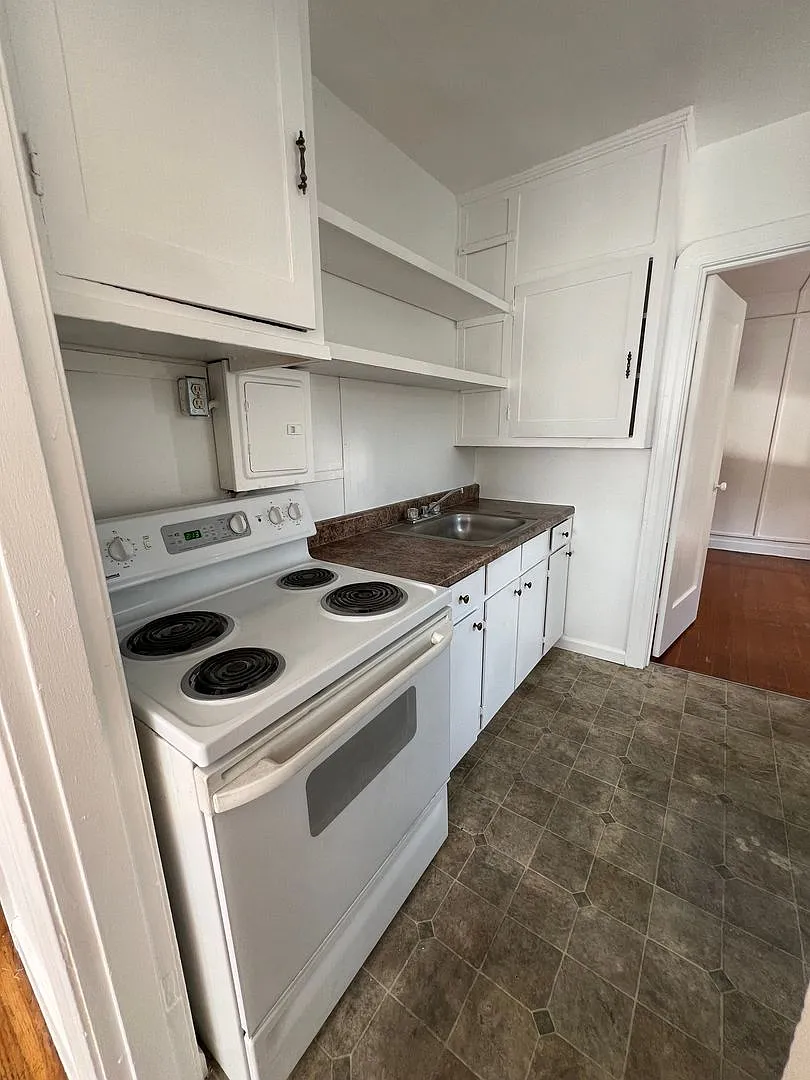 1 Bedroom, 1 Bathroom Apartment - White Pine Apartments — Photo 3