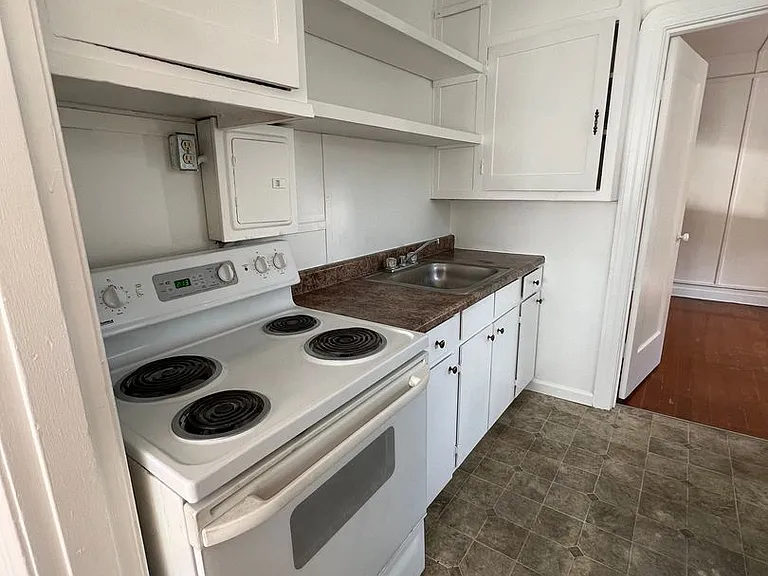 1120 Pine St #203 — Photo 3