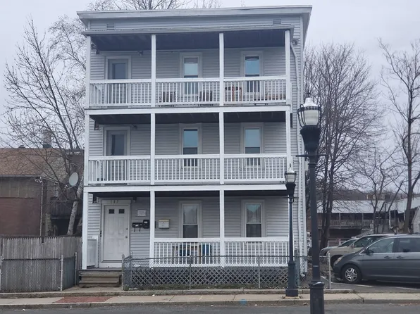 147 School St, Chicopee, MA 01013