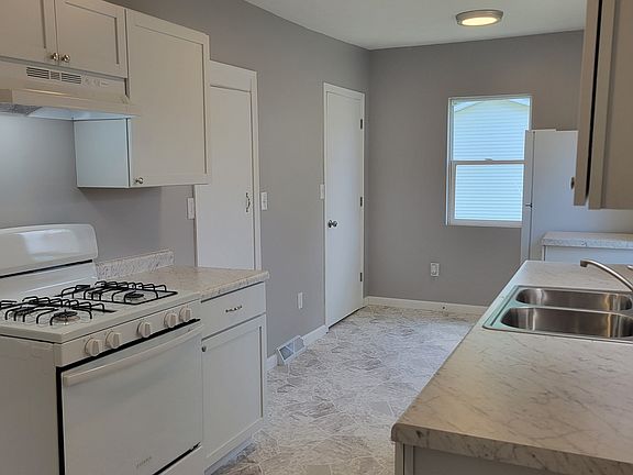 2nd image of 724 N Greenview Ave