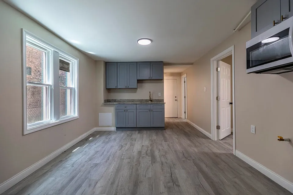 3 bed, 740 sqft, $1,475 — Photo 4
