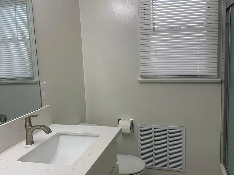 4 1241south Bundy Dr #4 — Photo 33
