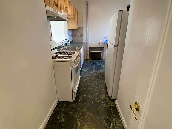4th image of 15 W 110th St APT 55