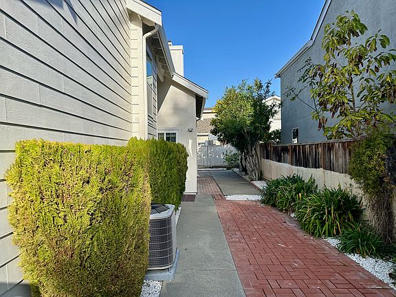 2nd image of 34674 Siward Dr